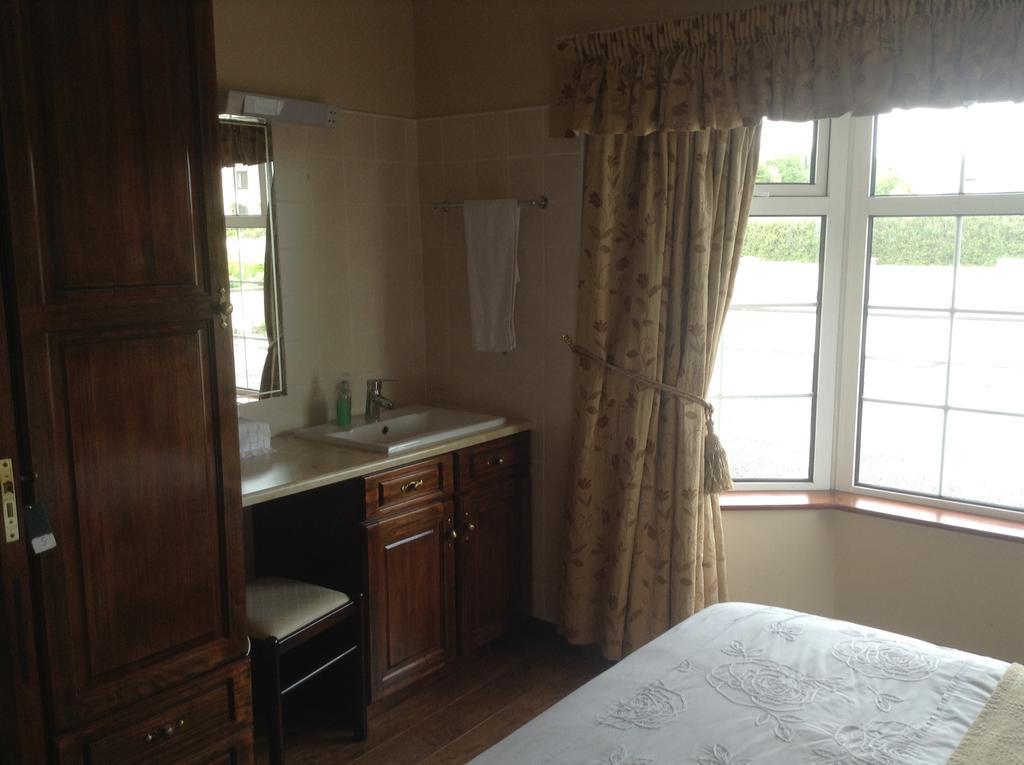 Hillcrest View Bed & Breakfast Kilrush Oda fotoğraf